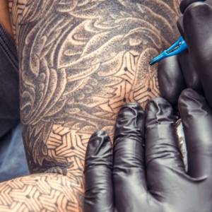 To najbardziej wytatuowany człowiek świata!  Ozdobienie ciała zajęło mu 1000 godzin