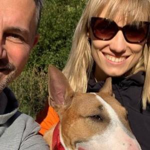 Krzysztof Ibisz znów zostanie ojcem! Żona prezentera podkreśla ciążowe krągłości w stroju kąpielowym