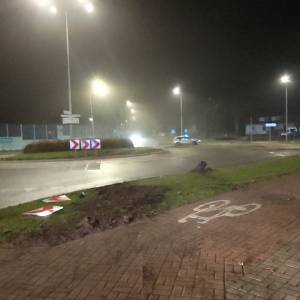 Kierowca zdemolował rondo w Człuchowie. Policjantom tłumaczył, że nie zauważył go [WIDEO]