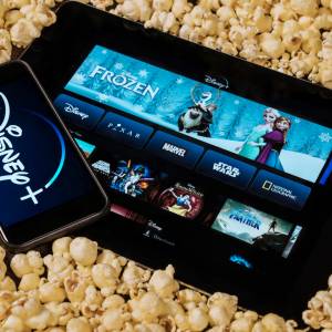 Disney+ w Polsce. Jak się zarejestrować? Jak oglądać filmy i seriale? [INSTRUKCJA]