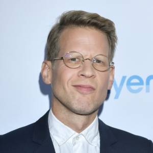 Aktor "BrzydUli" zapozował z ukochaną w negliżu. "Zdjęcie świetnie oddaje klimat tegorocznych świąt"