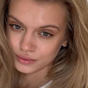 Zwyciężczyni "Top Model" pozuje bez biustonosza. Nowe zdjęcie rozpaliło zmysły fanów [FOTO]