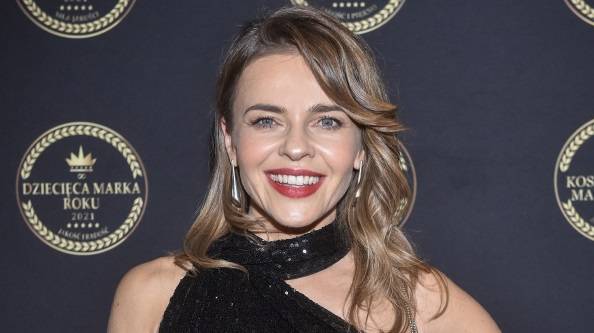 Edyta Herbuś kąpie się w kusym stroju. Fani zachwyceni: "Ktoś wyłowił perłę" [FOTO]