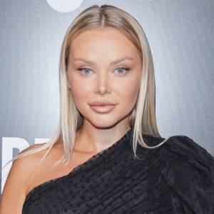 Ola Ciupa odsłania pośladki na mrozie. W środku zimy pozuje jedynie w skąpym bikini