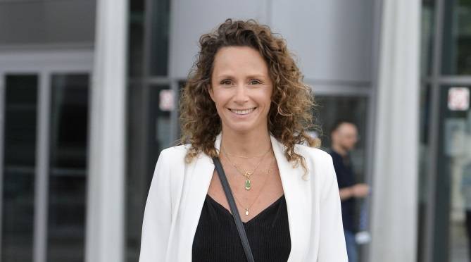 Monika Mrozowska kąpie się w morzu "na golasa". Wszystko uchwyciła migawka aparatu! [FOTO]