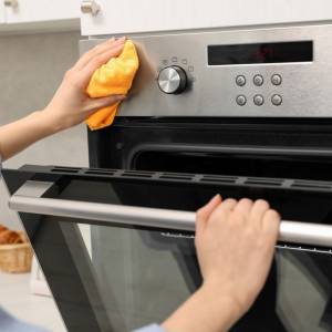 Zaskakujący sposób na czysty piekarnik – wystarczy jedna rzecz z kuchni!