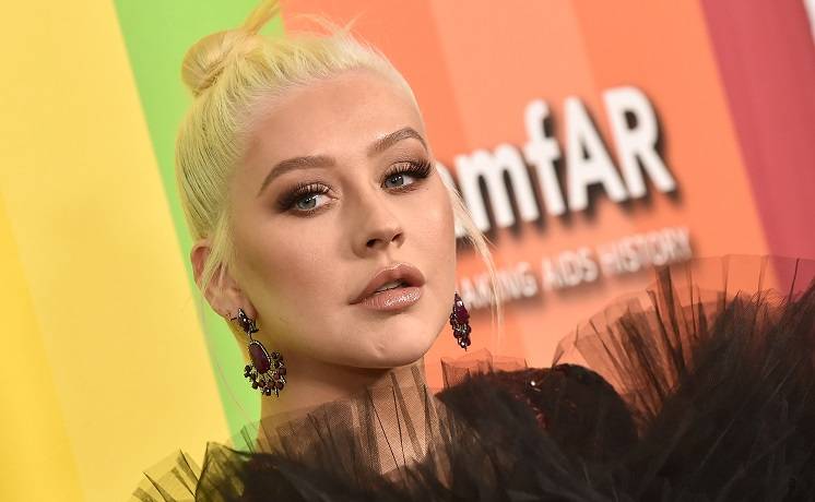 Christina Aguilera całkiem naga. Uwodzi "ubrana" jedynie w czarne rękawiczki [ZDJĘCIA]