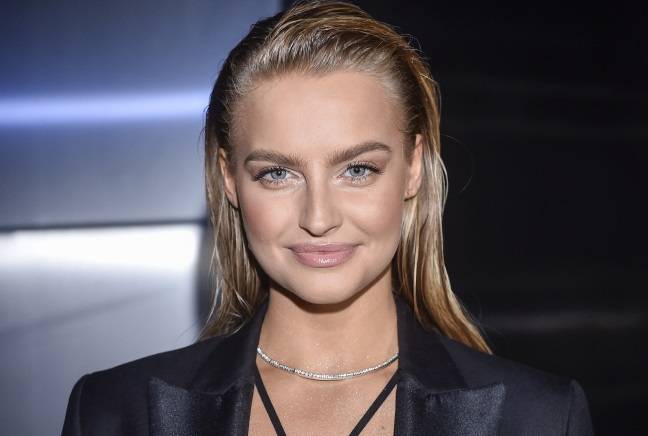 Karolina Pisarek w bikini. Modelka publikuje gorący kadr. Fani: "Hot"