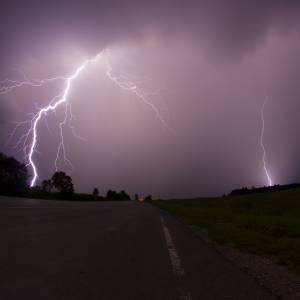 Nadchodzi ochłodzenie. Weekend pod znakiem deszczu i burz