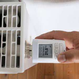 Ile stopni powinno być zimą w domu? Eksperci mówią, co jest najzdrowsze