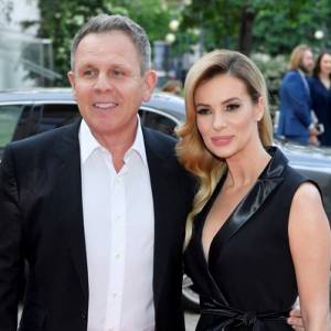 Izabela Janachowska i Krzysztof Jabłoński pojawili się na gali wręczenia Nagród Polskiej Rady Biznesu. Zobacz jak wygląda prezenterka dwa tygodnie po porodzie 