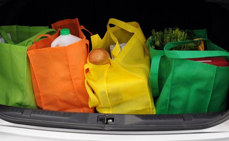 Przewoził dzieci w bagażniku, na torbach z zakupami... Policja publikuje nagranie