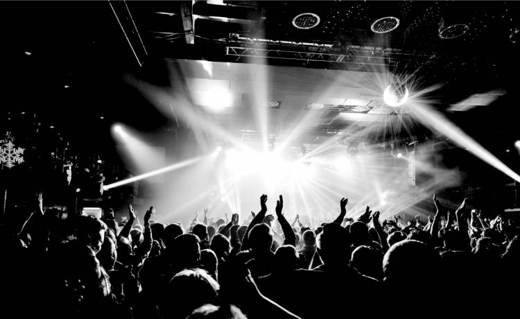 Dolnośląskie. Strzały na koncercie! Zginął 35-latek