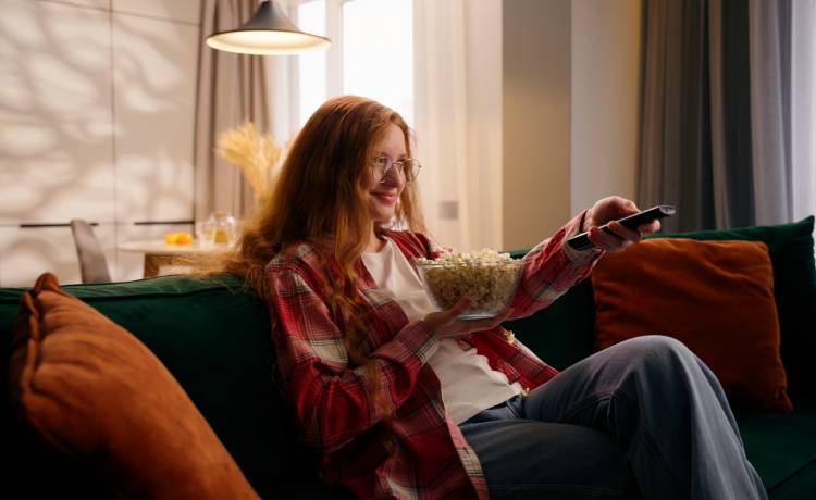 Te seriale i filmy musisz zobaczyć jeszcze w tym miesiącu, fot. Shutterstock