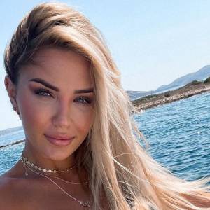 Angela z "Love Island" z nagim biustem na wakacjach w Chorwacji. Fani podzieleni. "Czemu ma to służyć?" [FOTO]