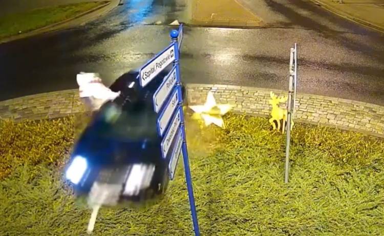 18-latek pojechał na rondzie prosto. Policjanci ukarali go wysokim mandatem [WIDEO]