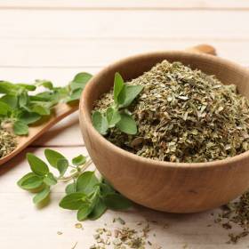 Czy warto jeść oregano? Oto, jak organizm reaguje na to zioło