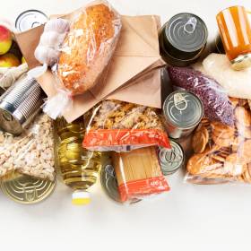 Myślisz, że to zdrowy deser? Prawda o tych owocach w puszce zaskakuje