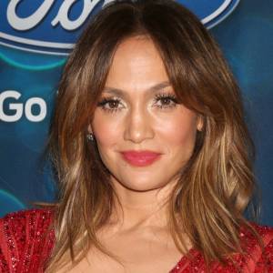Jennifer Lopez kusi przy kawce. 51-latka zniewala urodą! [FOTO]