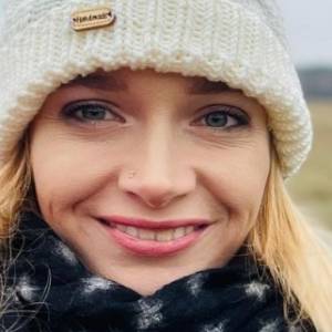 "Rolnik szuka żony". Marta Paszkin zdradziła, jak bawiła się na swoim wieczorze panieńskim. Na nagraniu: jej rodzice! [WIDEO]