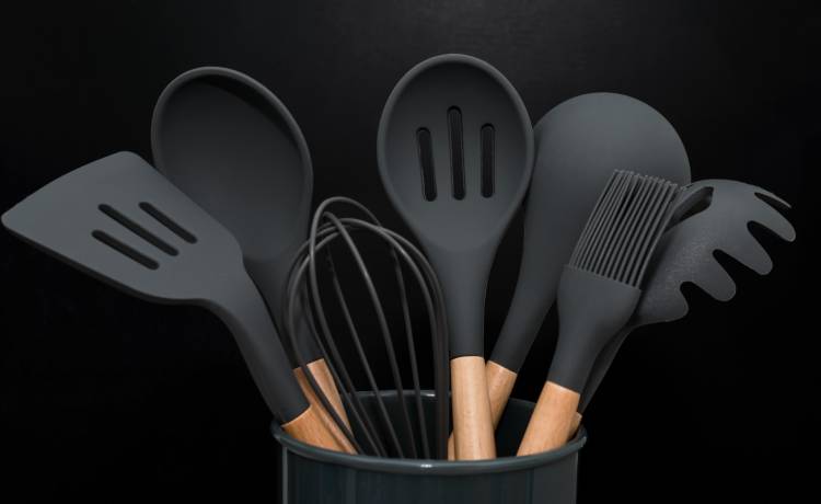 GIS ostrzega przed łyżkami z tworzywa sztucznego. Korzystanie z nich jest niebezpieczne dla zdrowia