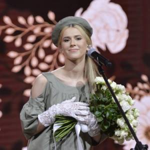 W słusznej sprawie. "Ale pięknie". Roksana Węgiel z bukietem róż