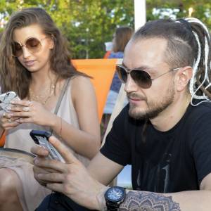 Baron odpoczywa na wakacjach w Azji. Zrobił sobie tam takie samo zdjęcie jak Julia Wieniawa!                                                                           