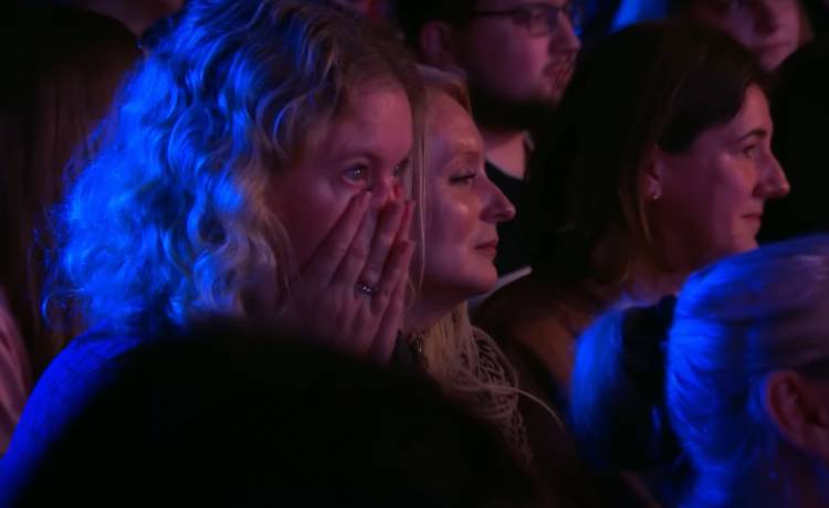 Objawienie w "Mam talent". Występ 13-latka wzruszył nawet Simona Cowella! Juror nagrodził chłopca "złotym przyciskiem" [WIDEO]