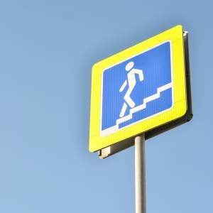 33-latka zjechała autem do przejścia podziemnego. Zatrzymała się na barierkach bokiem