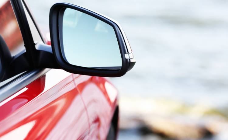 Stuknęli się lusterkami. Łącznie muszą zapłacić 3000 zł mandatu