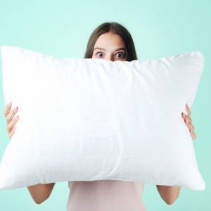 Nie pierzesz poduszek? Oto prosty sposób na odświeżenie bez pralki!