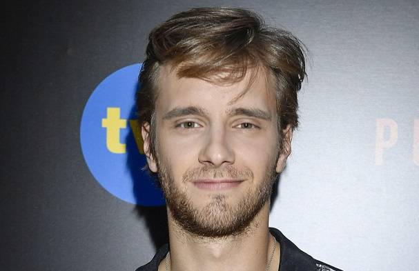 Maciej Musiał odsłonił wysportowany brzuch. Fanki oszalały: "Szukasz żony?" [FOTO]