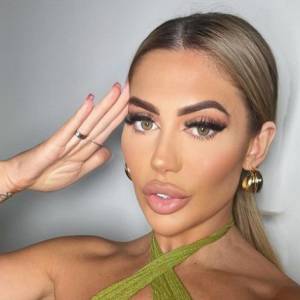 Chloe Ferry zapozowała w miniaturowym bikini. Fani nie wiedzieli, gdzie podziać wzrok! [FOTO]