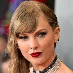 Lubi latać prywatnym samolotem, ale nie lubi, gdy ktoś to śledzi. Swift chce pozwać studenta