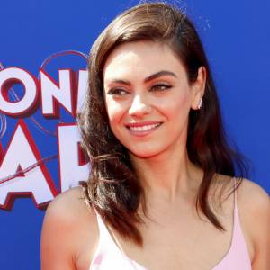 Szokujące wyznanie Mili Kunis i Ashtona Kutchera. Myją dzieci dopiero wtedy, gdy zauważą brud. "Mydło pozbawia skórę naturalnych olejków"