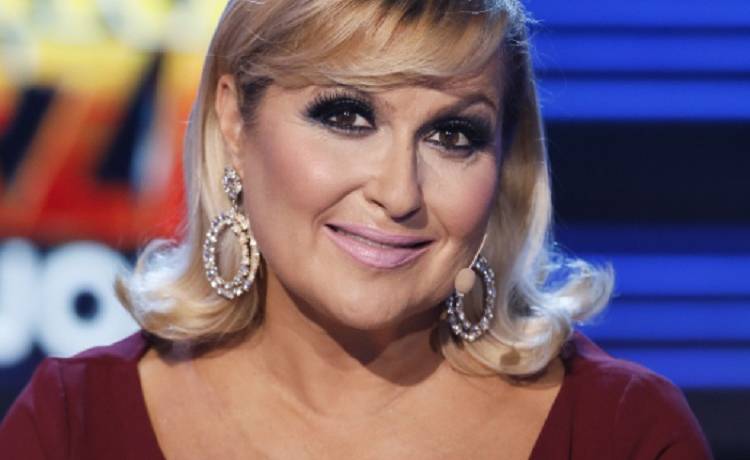 52-letnia Katarzyna Skrzynecka zapozowała w kusym bikini. Fani są pod wrażeniem [FOTO]       