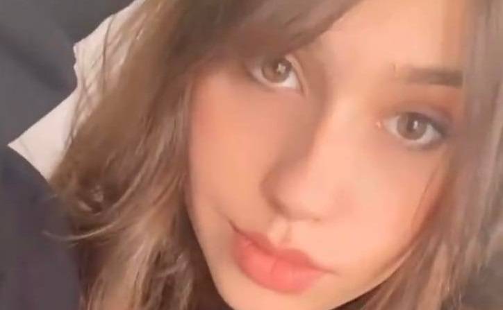 Marcelina Ziętek wyleguje się w bikini. Towarzyszy jej ktoś jeszcze!