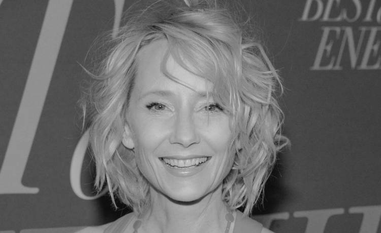 Nie żyje 53-letnia aktorka. Anne Heche została odłączona od aparatury                         