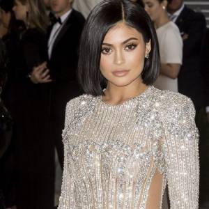 Kylie Jenner z mamą i córką na okładce Harper's Bazaar Arabia
