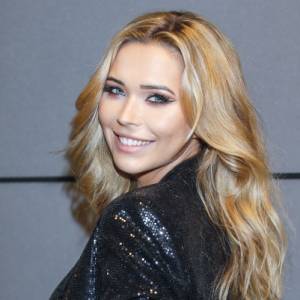 Sandra Kubicka eksponuje pośladki w stringach. Internauci oniemieli [ZDJĘCIA] 