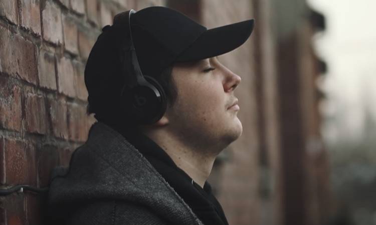 Słuchacze RMF MAXXX podsyłają nam utwory artystów ze swoich miast. Posłuchajcie Sławka Krzanowski i singla "Moje miasto"!