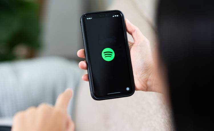 Spotify, fot. Shutterstock/Worawee Meepian