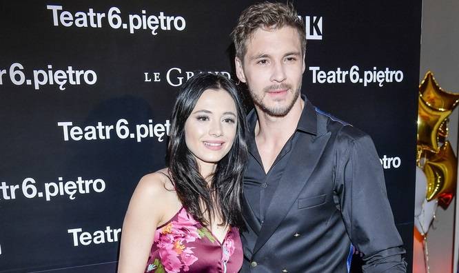 Mikołaj Roznerski i Adriana Kalska jeszcze w tym roku wezmą ślub? Aktora namawia do tego syn