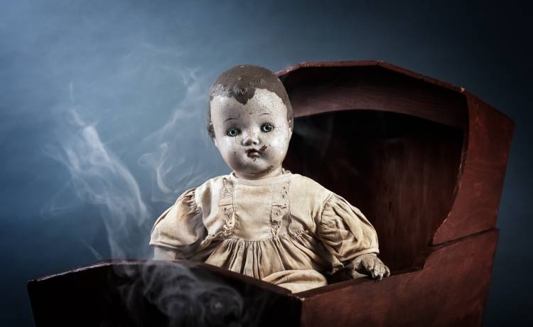 Nie uwierzysz, co znaleźli na strychu. Czy powinni wezwać egzorcystę?