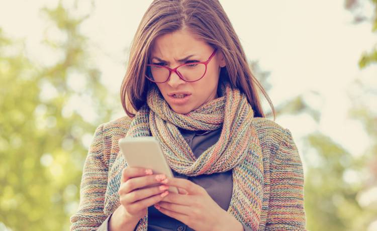 Wystarczy kilka kliknięć i stracisz pieniądze. Uwaga na niebezpieczny SMS!