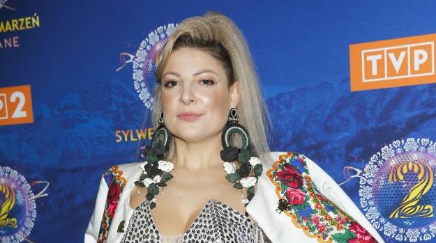 Magdalena Narożna w stroju z prześwitami. Wokalistka zespołu Piękni i Młodzi w sensualnym wydaniu: "Zobaczycie mnie w zupełnie innej odsłonie”