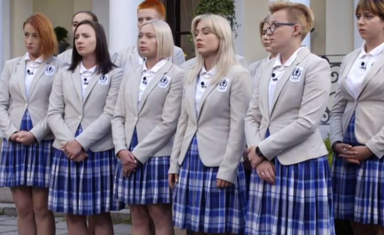 "Projekt Lady 5". Jedna grupa dziewcząt musiała służyć drugiej. Niestety dwie uczestniczki nie podołały z tym zadaniem
