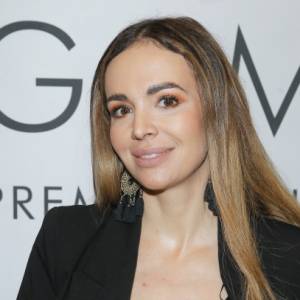 Anna Wendzikowska topless pośród zasp. Mróz jej niestraszny [ZDJĘCIA]