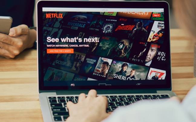 Netflix na czerwiec! Nowe produkcje, kolejne sezony seriali, kultowe tytuły i polskie kino