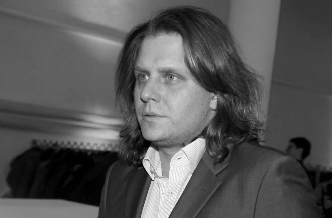 Piotr Woźniak-Starak produkował "39 i pół". Hołd dla producenta w serialu "39 i pół tygodnia"